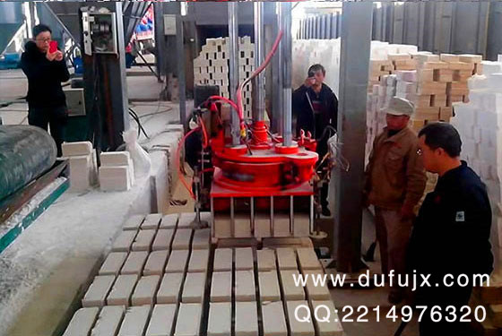 全自動耐火磚機(jī)