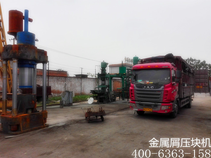 630噸金屬屑壓塊機(jī)發(fā)貨現(xiàn)場