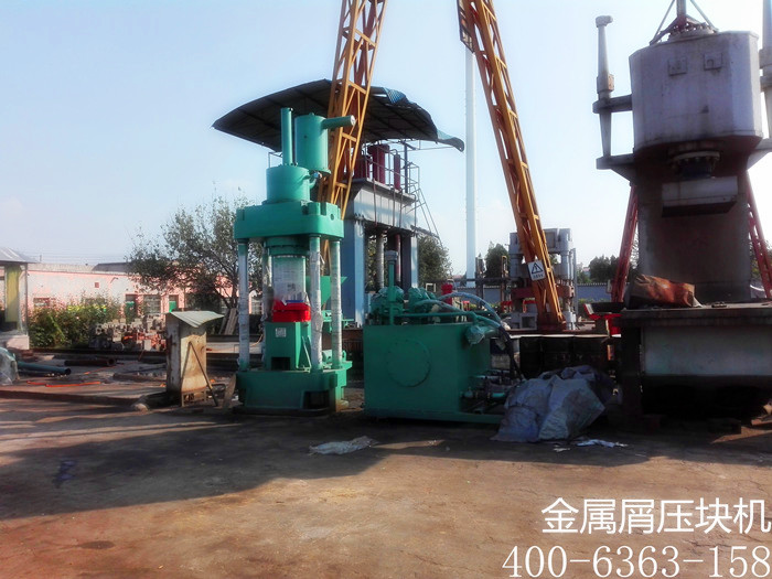 630噸金屬屑壓塊機(jī)發(fā)貨現(xiàn)場